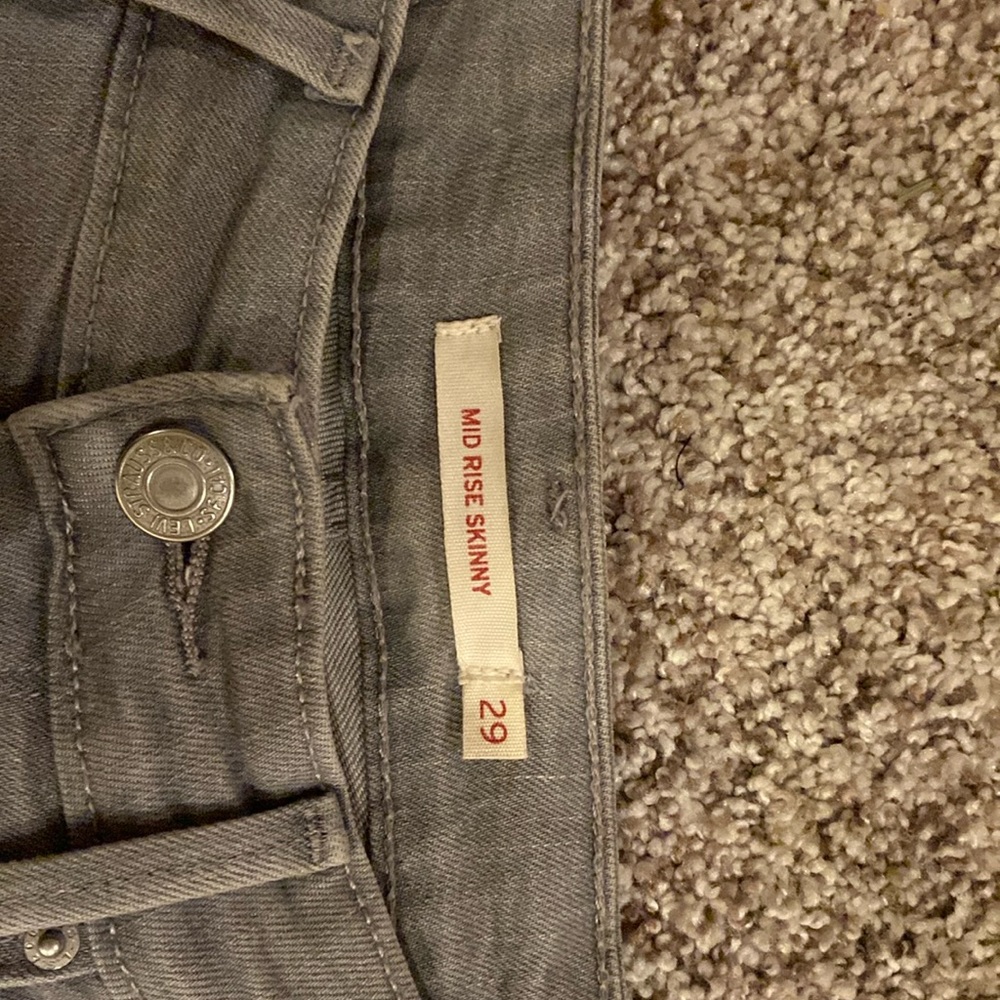 Size 29 Levi’s Mid Rise Skinny Gray Jeans